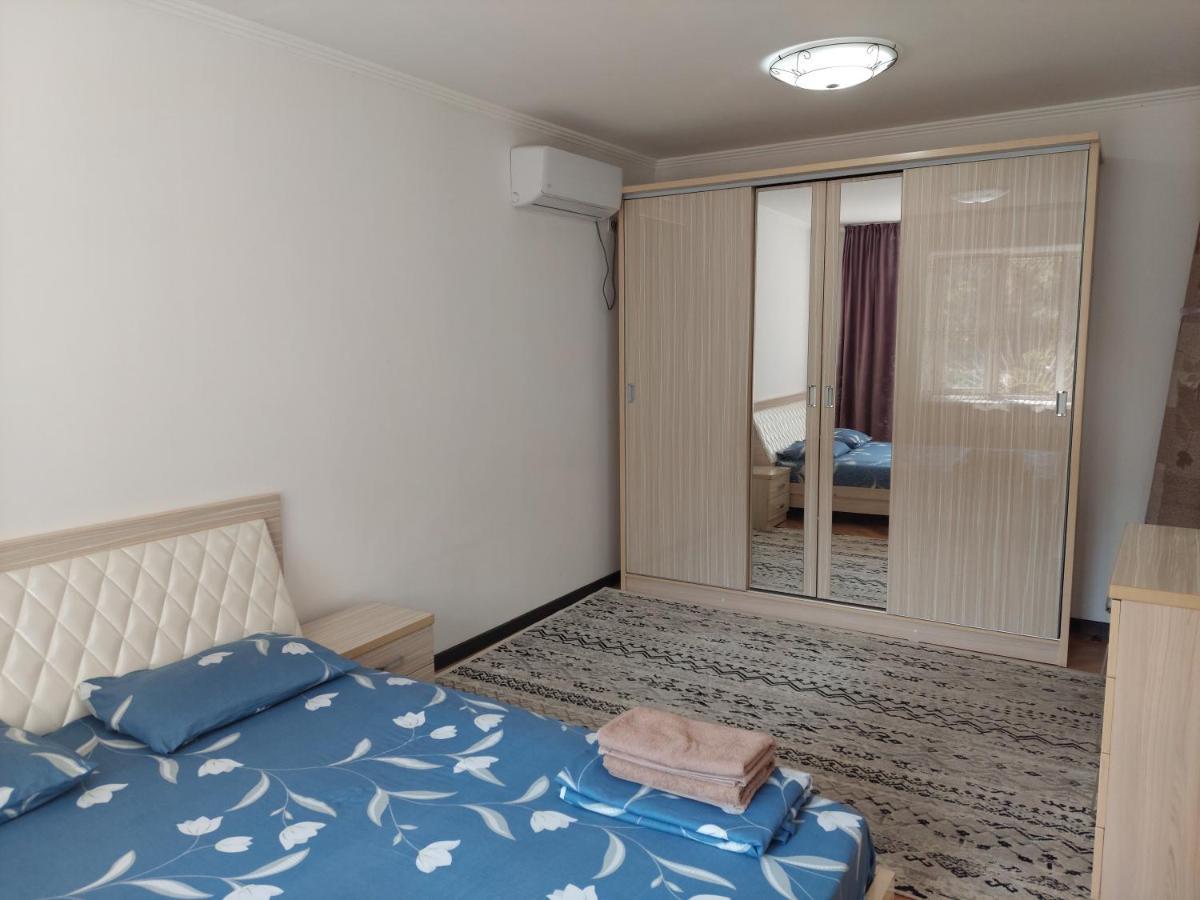 Apartment On Toktogula Bishkek Exterior photo